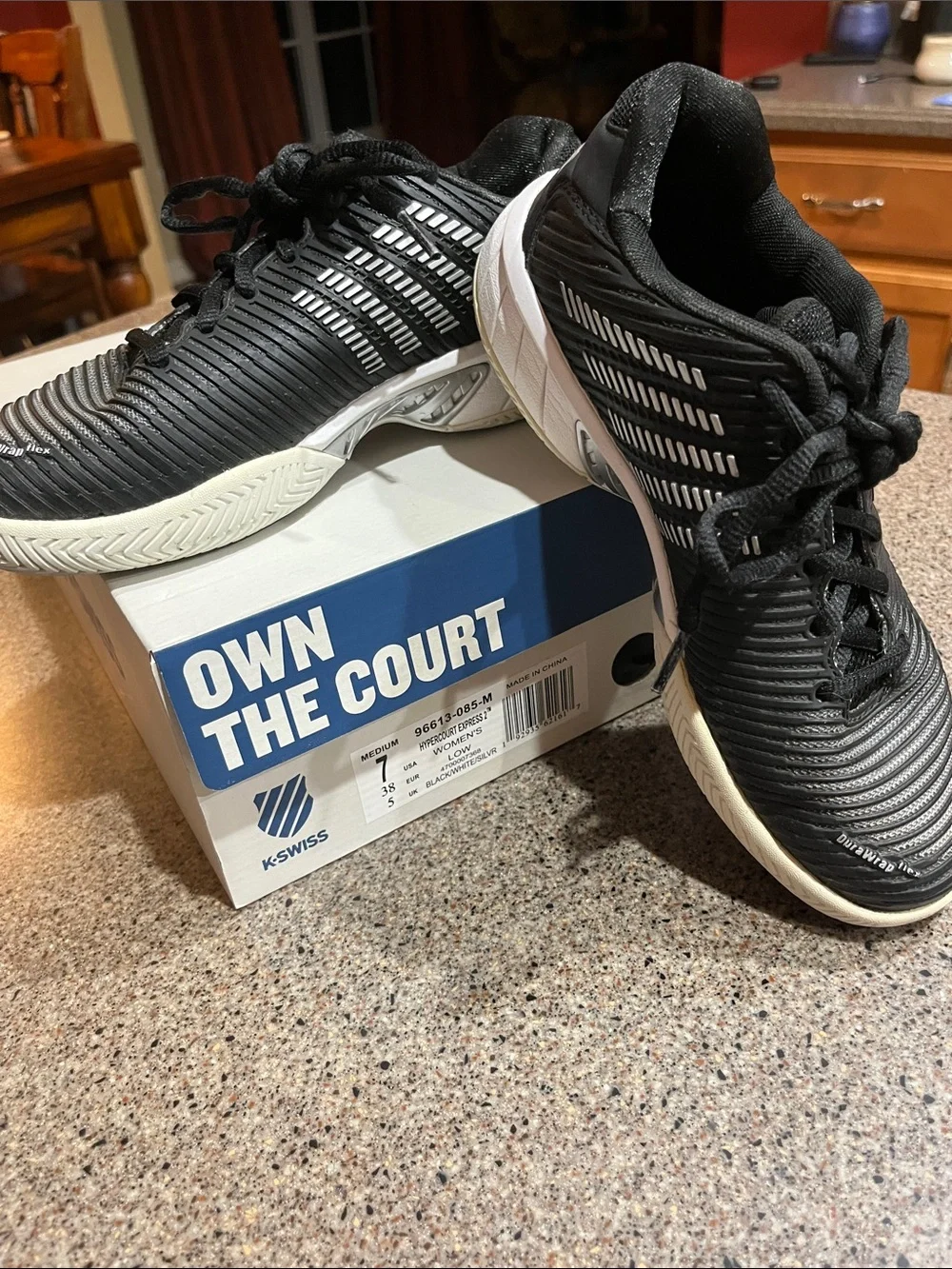 K-Swiss Women’s size 7 Hypercourt Express2